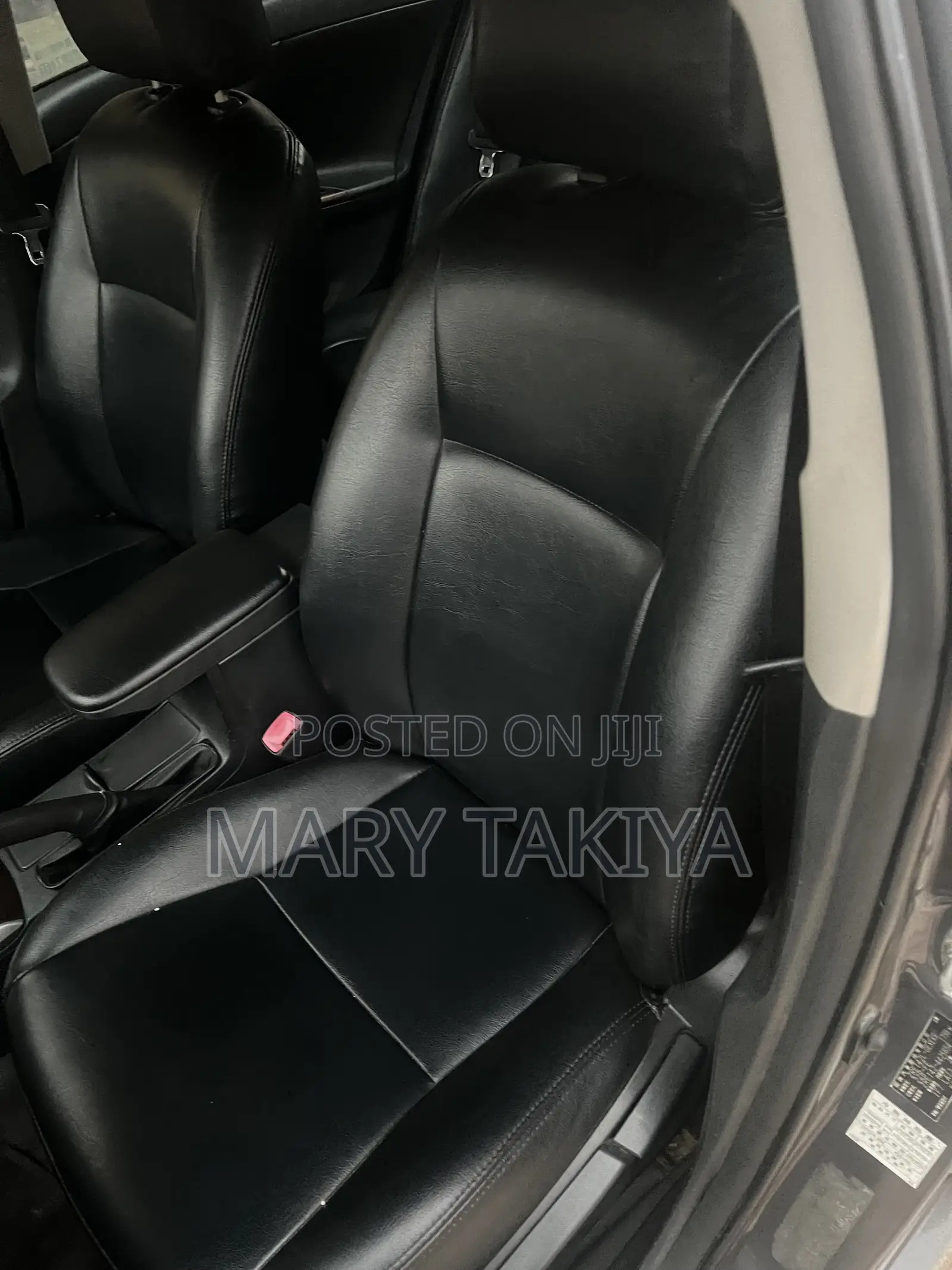 Toyota Corolla L 4dr Sedan (1.8L 4cyl 5M) 2012 Gray