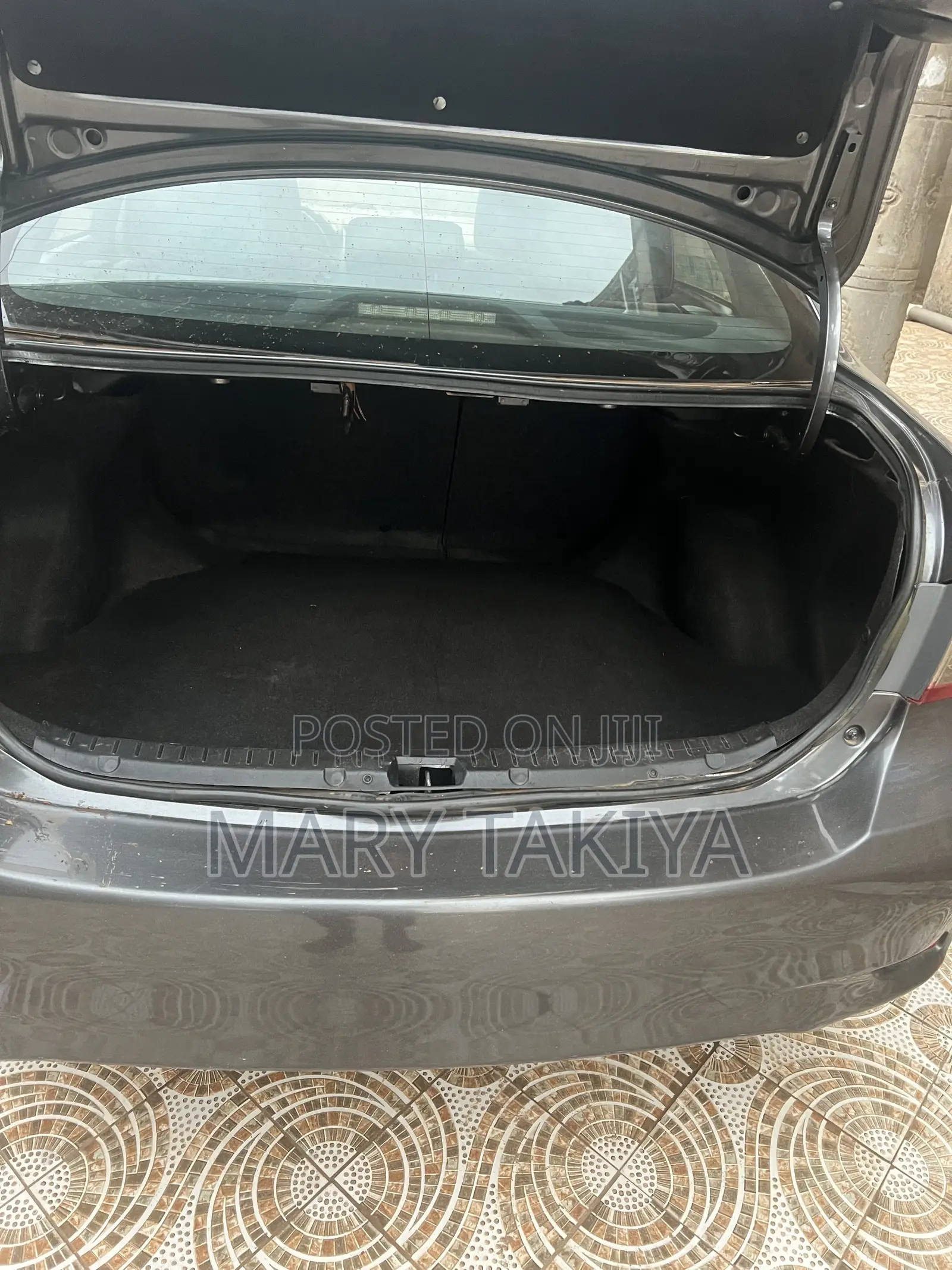 Toyota Corolla L 4dr Sedan (1.8L 4cyl 5M) 2012 Gray