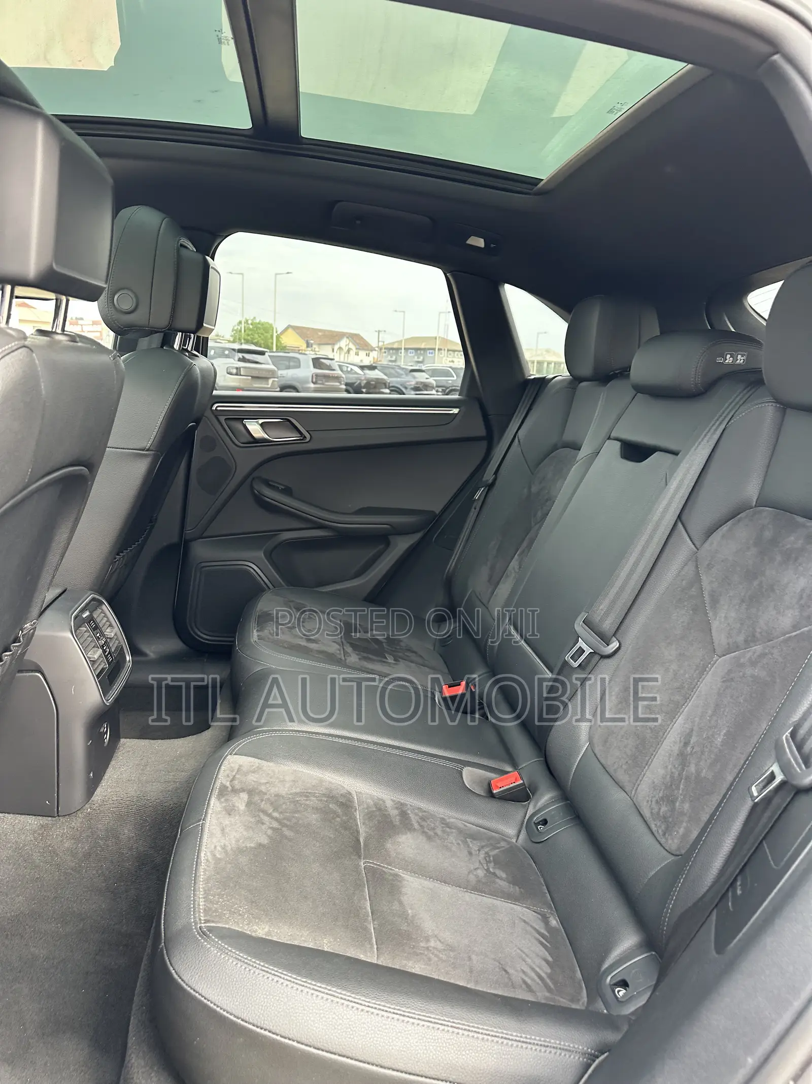 Porsche Macan 2021 White