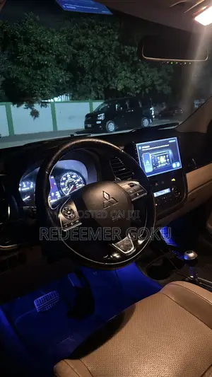 Mitsubishi Outlander GT AWC 2016 Brown
