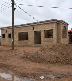 3bdrm Apartment in House For Sale, Gomoa East for sale