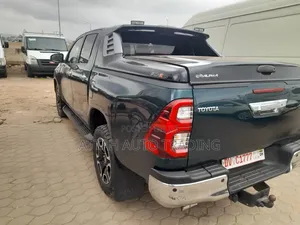 Toyota Hilux 2021 Green