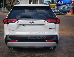 Toyota RAV4 XLE Premium 2022 White