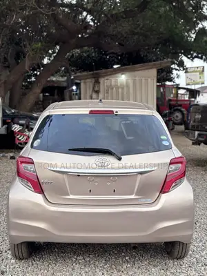 Toyota Vitz 2016 Gold