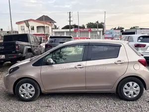 Toyota Vitz 2016 Gold