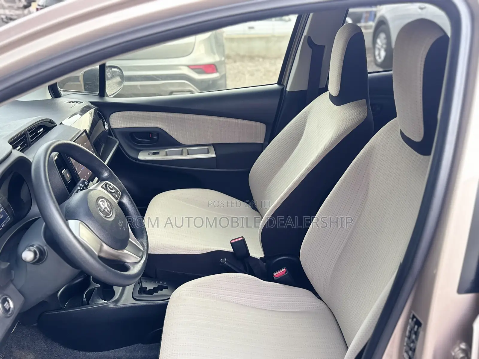 Toyota Vitz 2016 Gold