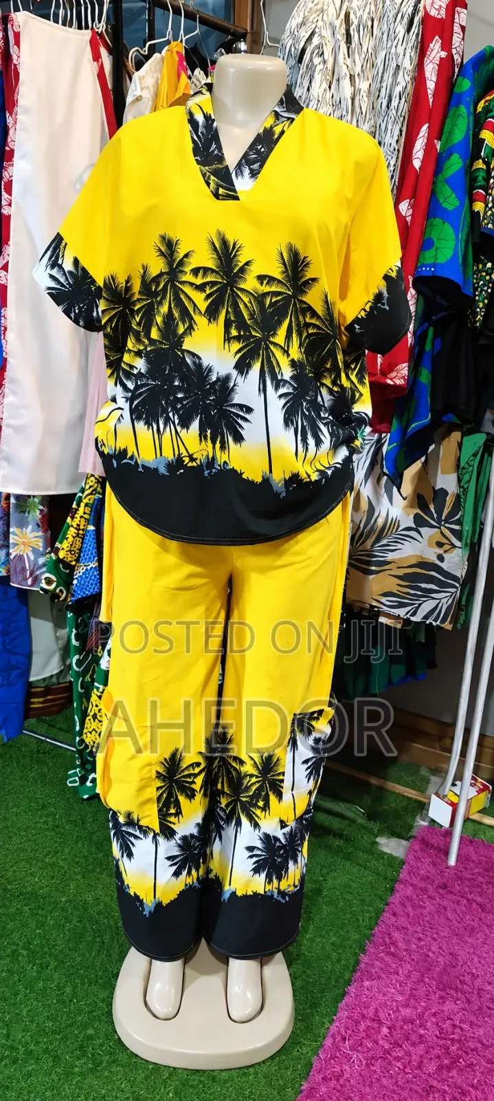 Two Piece v Neck Palm Print Short Sleeve Tee and Pants