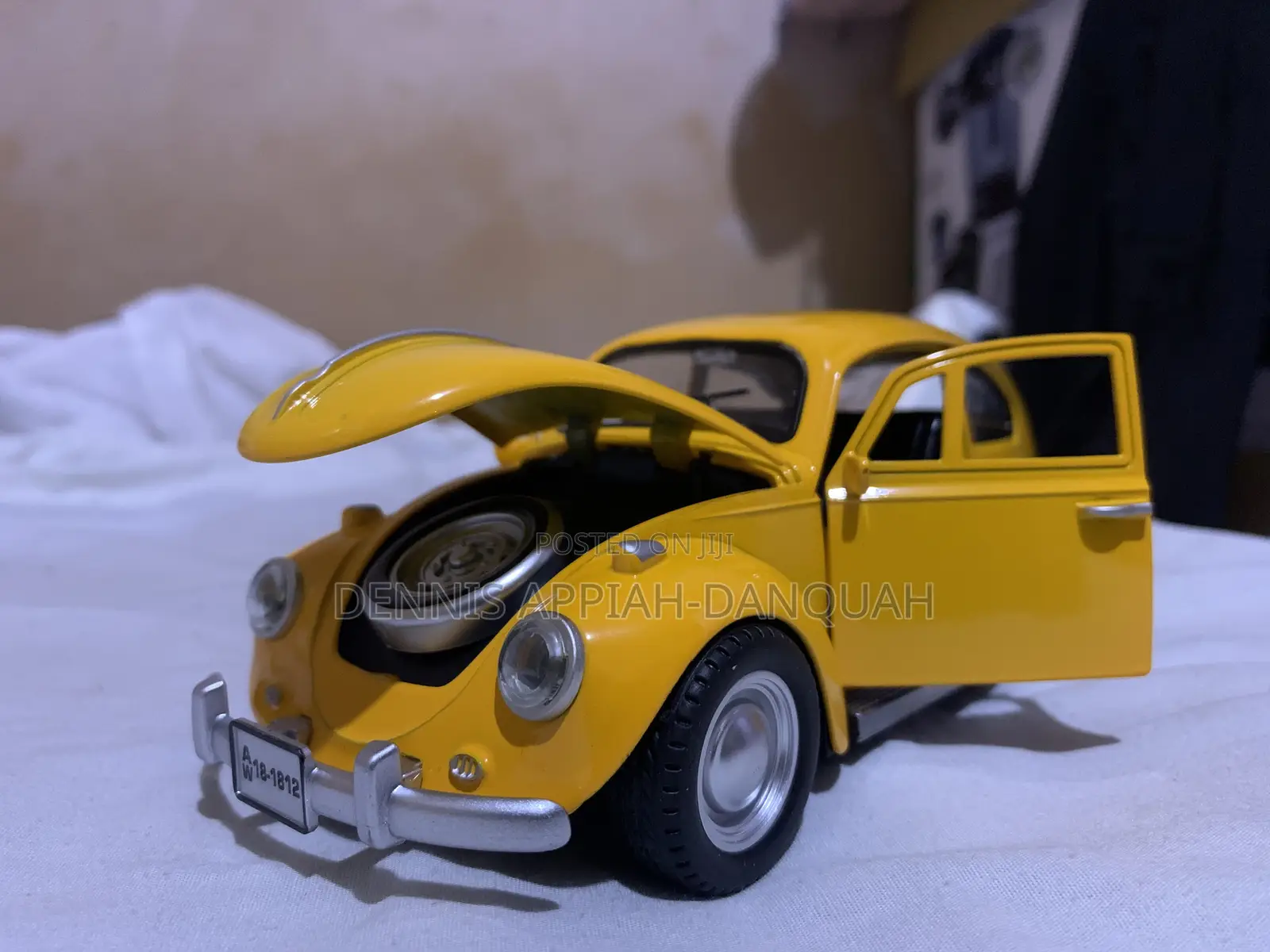 1:24 Scale Car Model (Toy Cars)