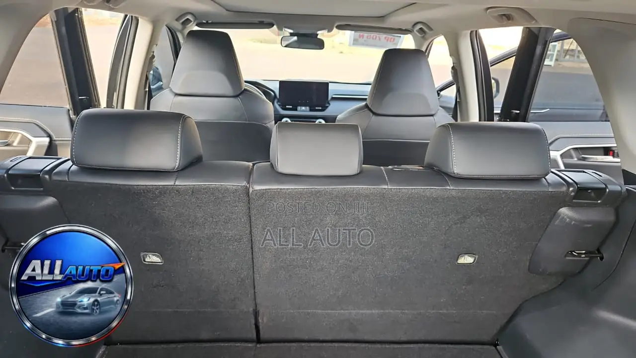 Toyota RAV4 XLE FWD 2024 Black