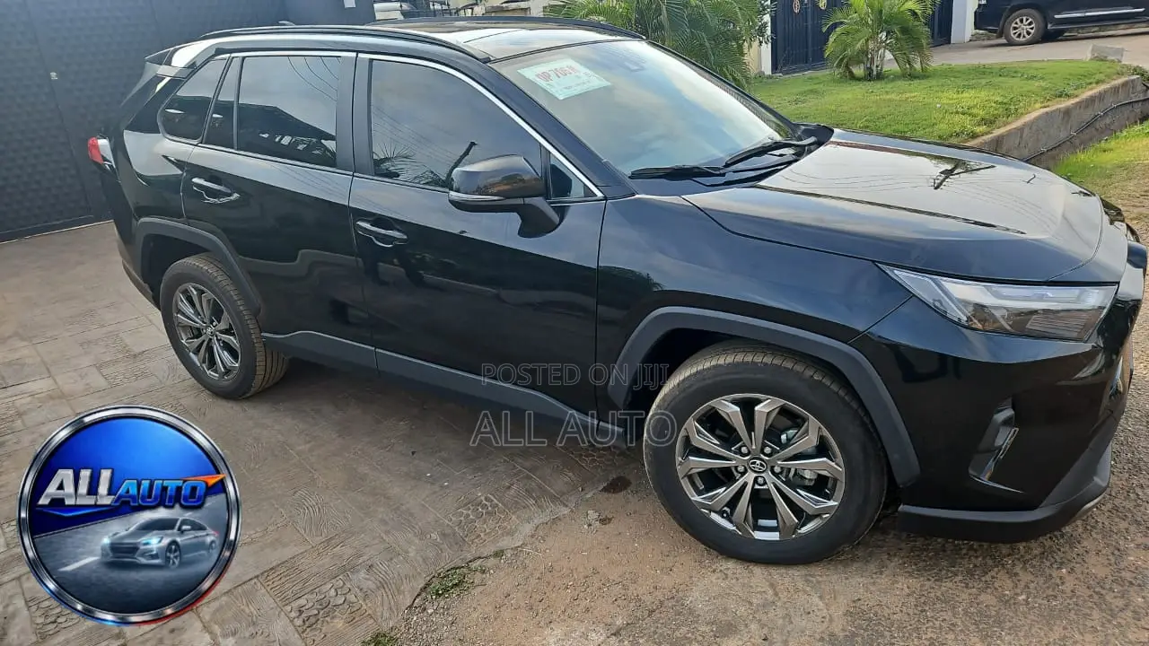 Toyota RAV4 XLE FWD 2024 Black