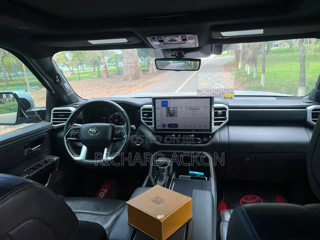 Toyota Tundra Platinum CrewMax 5.5' Bed 2024 Gray