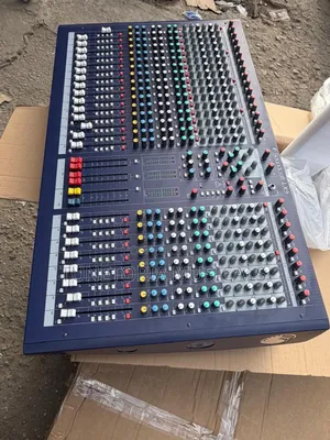 Soundcraft LX9 24-Channel Analog Mixer