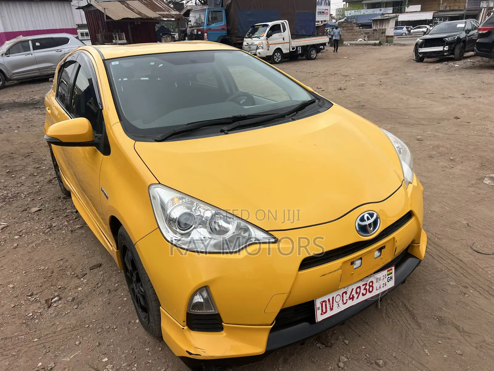 Toyota Aqua 2013 Yellow