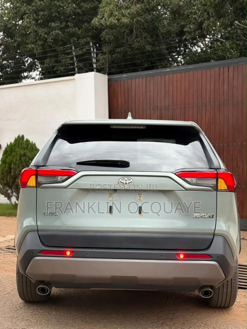 Toyota RAV4 2022 Green