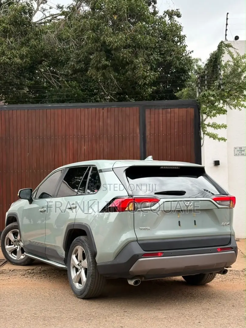 Toyota RAV4 2022 Green