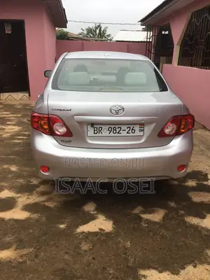Toyota Corolla LE 4dr Sedan (1.8L 4cyl 4A) 2010 Silver