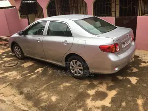 Toyota Corolla LE 4dr Sedan (1.8L 4cyl 4A) 2010 Silver