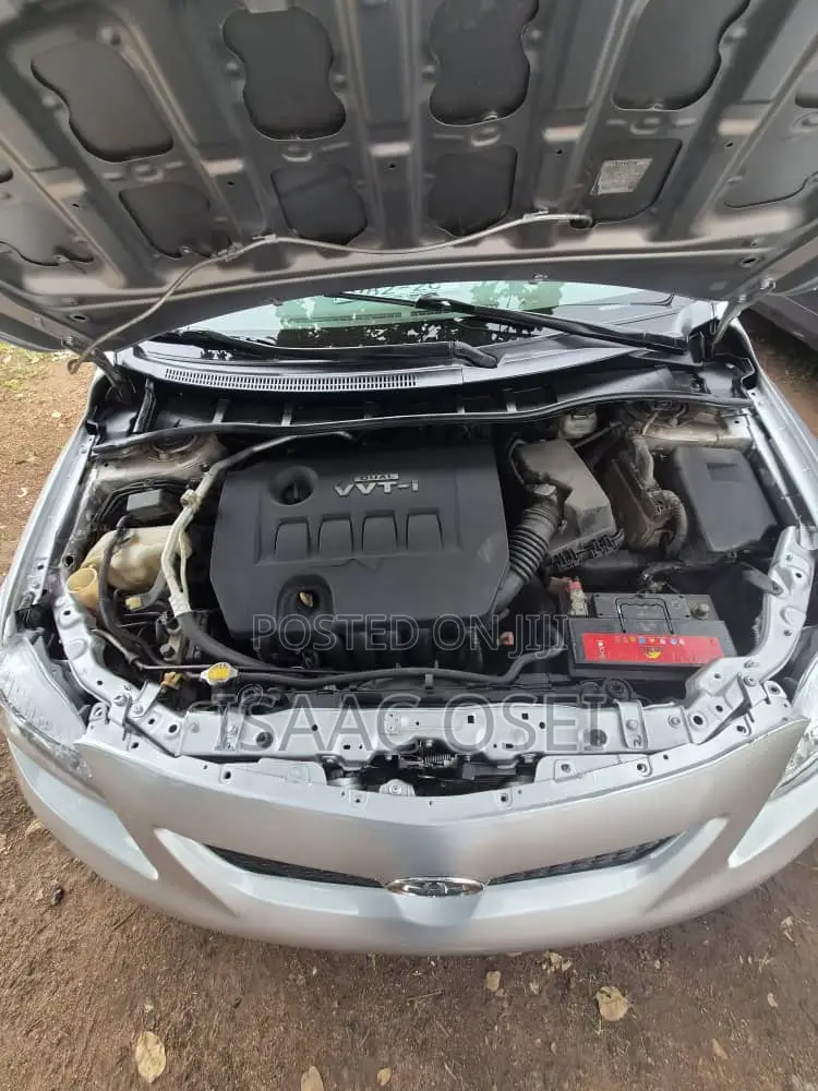 Toyota Corolla LE 4dr Sedan (1.8L 4cyl 4A) 2010 Silver