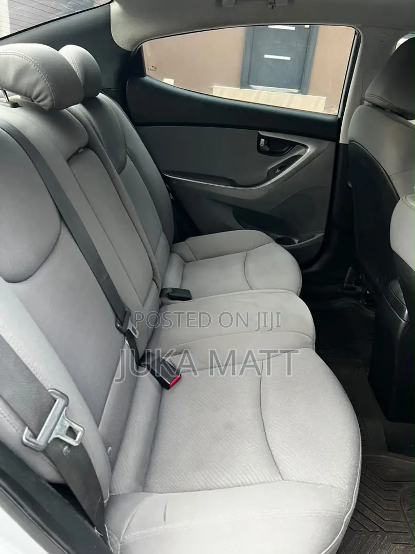 Hyundai Elantra GLS Sedan FWD (1.8L 4cyl 6A) 2013 Silver