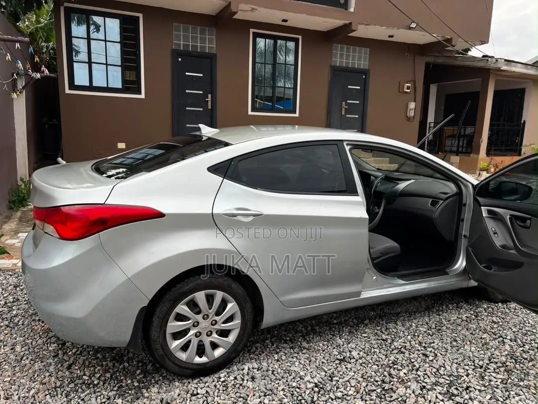 Hyundai Elantra GLS Sedan FWD (1.8L 4cyl 6A) 2013 Silver