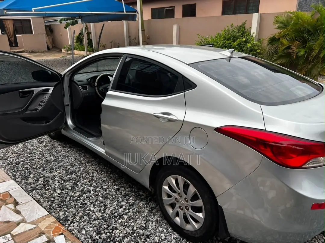 Hyundai Elantra GLS Sedan FWD (1.8L 4cyl 6A) 2013 Silver