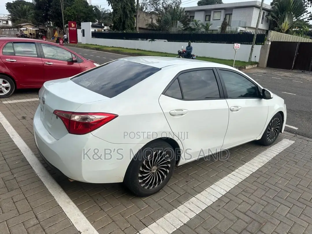 Toyota Corolla SE (1.8L 4cyl 2A) 2019 White