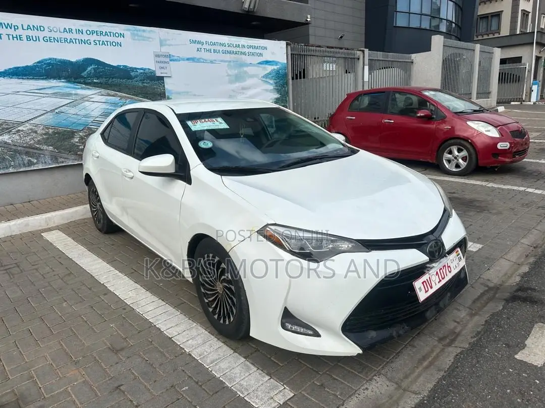 Toyota Corolla SE (1.8L 4cyl 2A) 2019 White