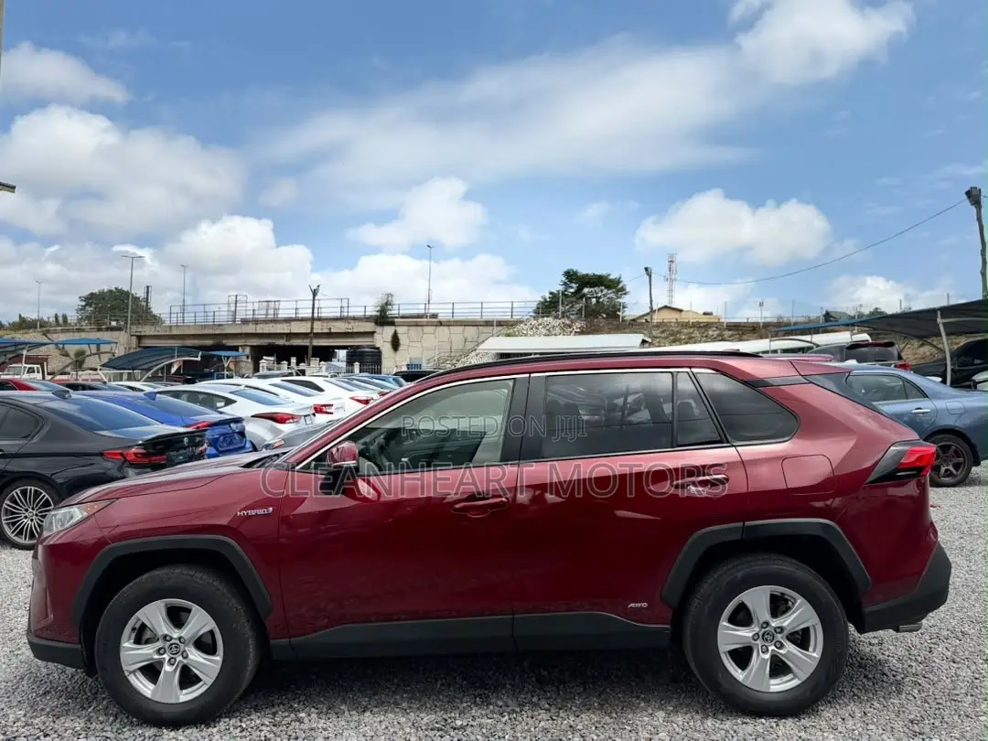 Toyota RAV4 XLE Premium 2021 Red
