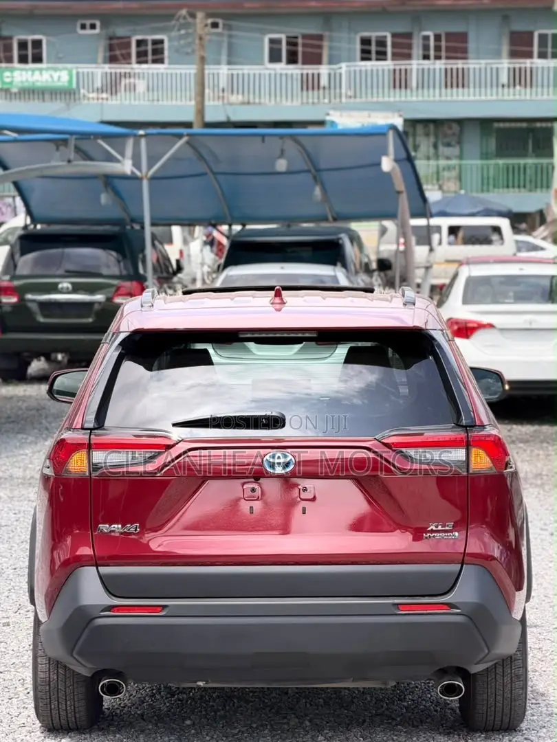 Toyota RAV4 XLE Premium 2021 Red