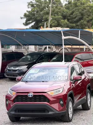 Toyota RAV4 XLE Premium 2021 Red