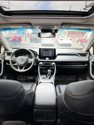 Toyota RAV4 XLE Premium 2021 Red