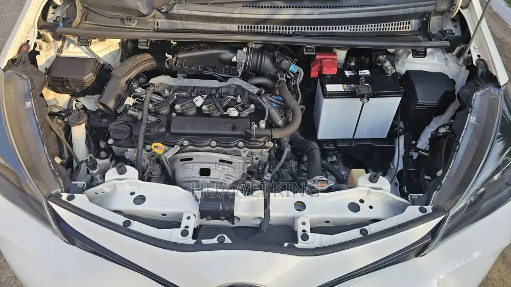 Toyota Vitz 1.3 FWD 5dr 2013 White