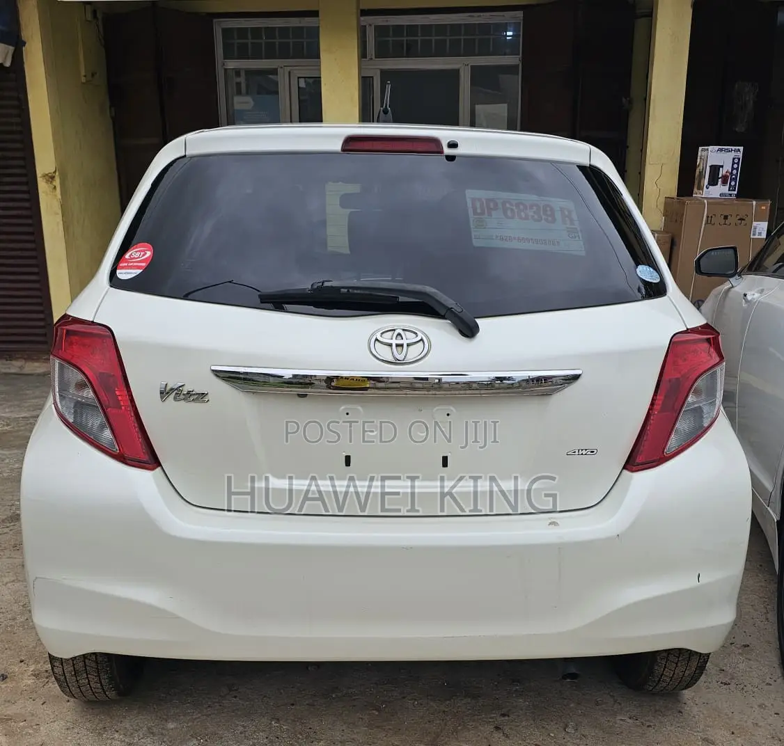 Toyota Vitz 1.3 FWD 5dr 2013 White