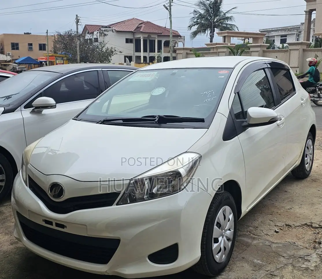 Toyota Vitz 1.3 FWD 5dr 2013 White