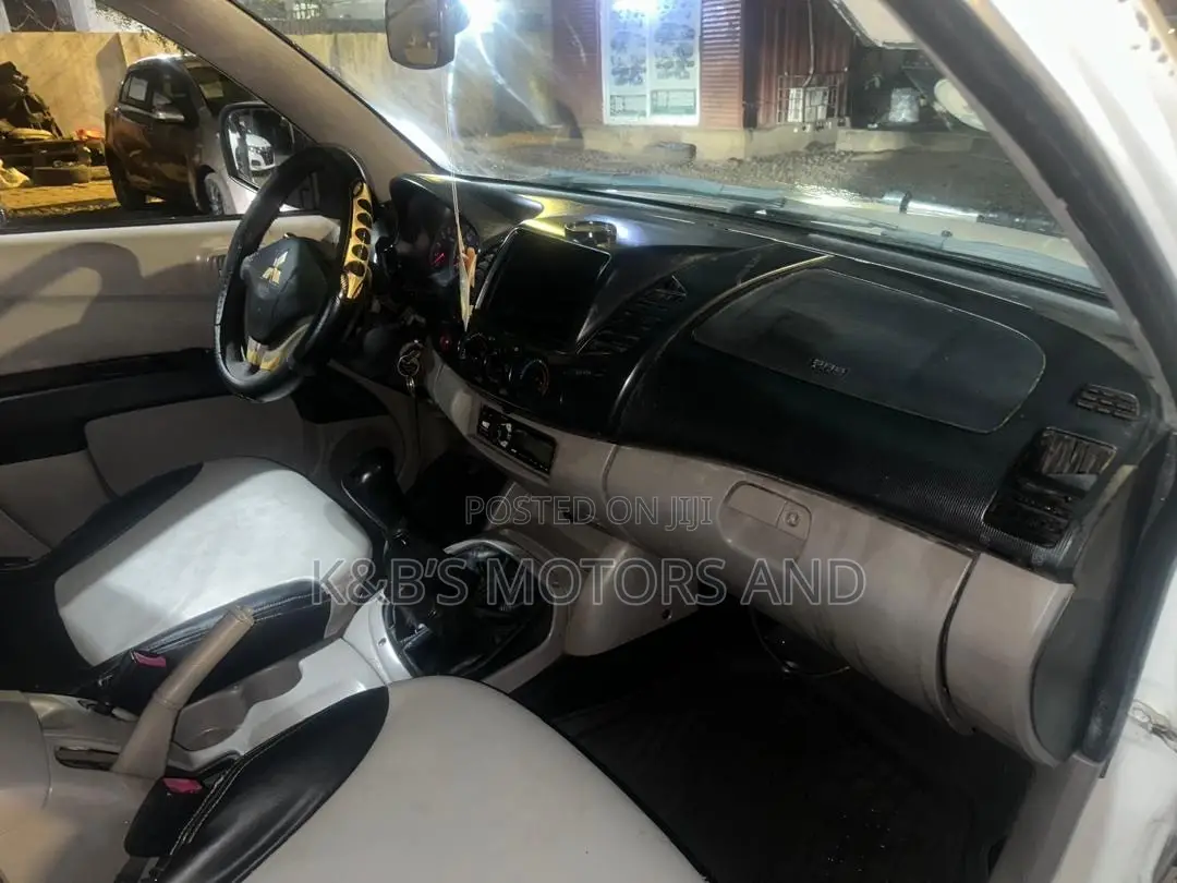 Mitsubishi L200 Double Cab 2.5 136hp 4WD 2009 White