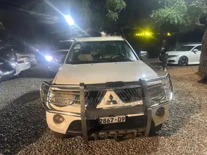 Mitsubishi L200 Double Cab 2.5 136hp 4WD 2009 White
