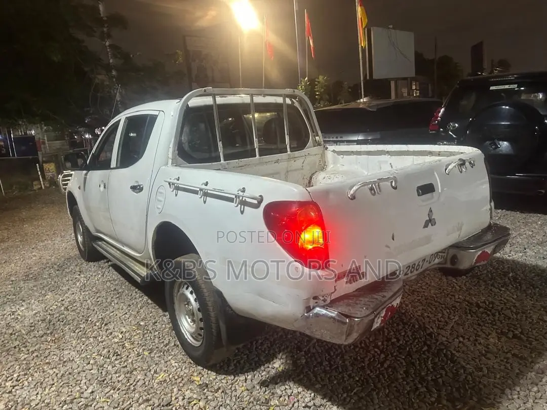 Mitsubishi L200 Double Cab 2.5 136hp 4WD 2009 White