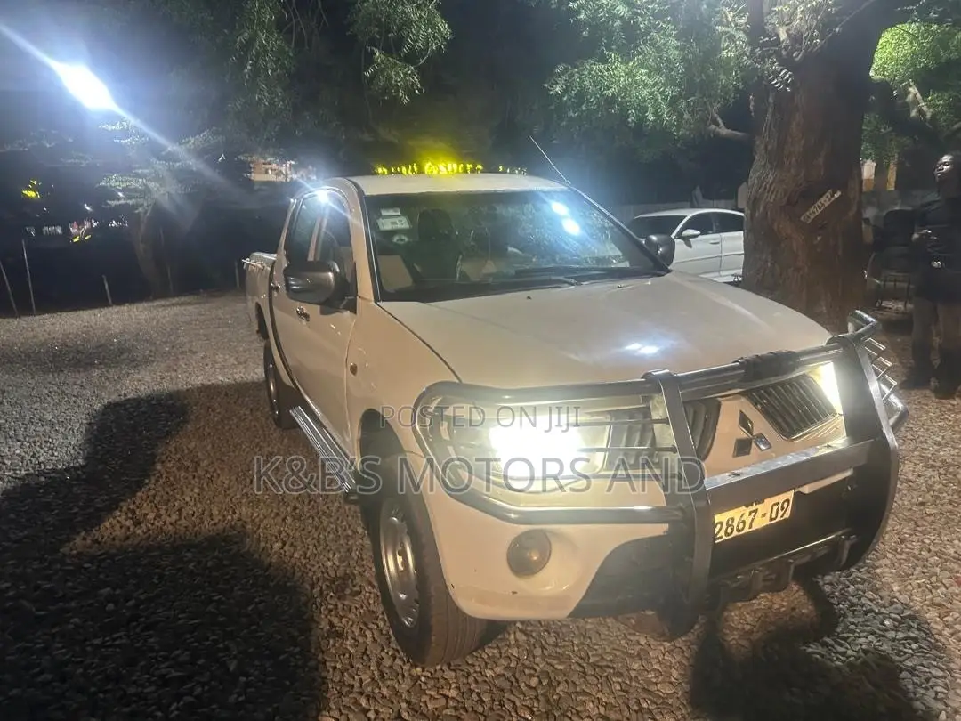 Mitsubishi L200 Double Cab 2.5 136hp 4WD 2009 White