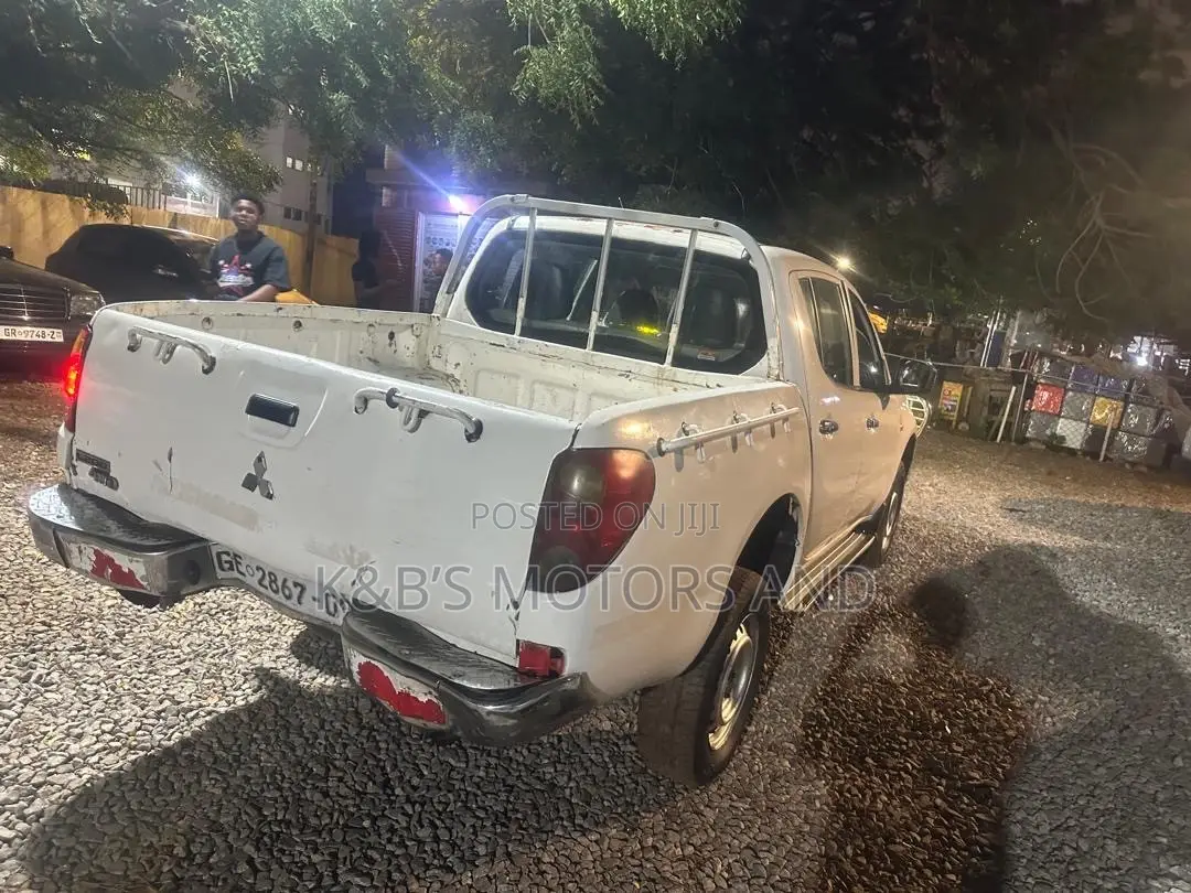 Mitsubishi L200 Double Cab 2.5 136hp 4WD 2009 White