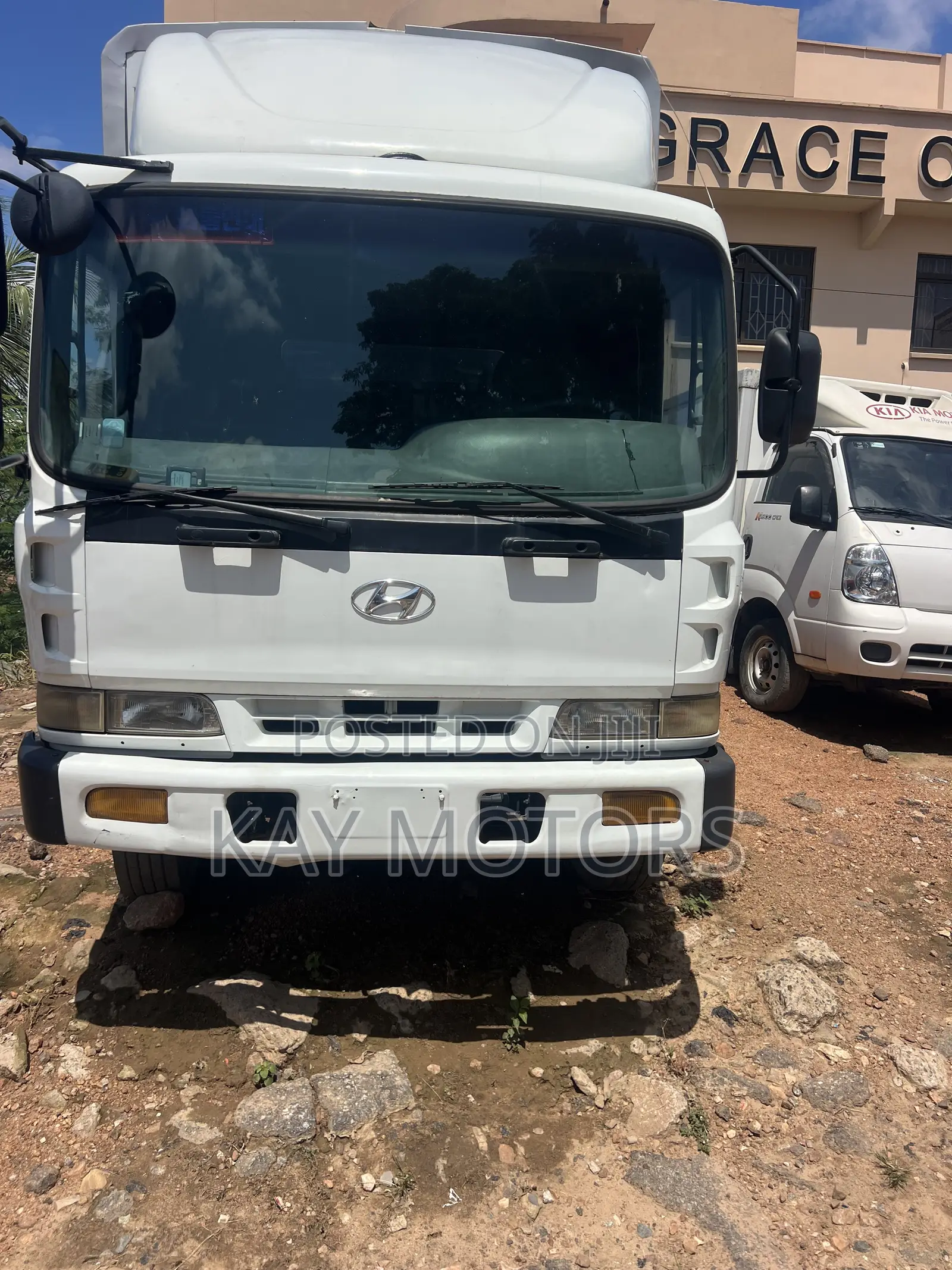 Hyundai 5 Ton Container 2010 White