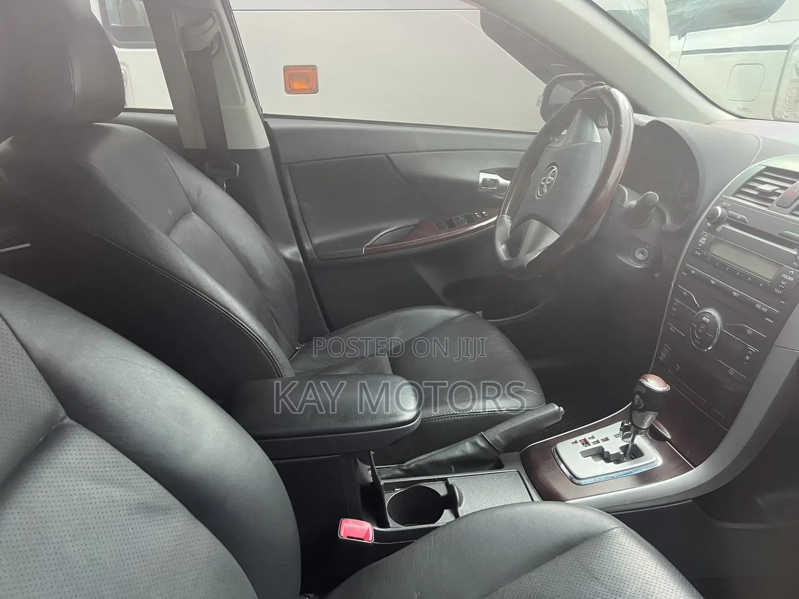 Toyota Corolla LE 4dr Sedan (1.8L 4cyl 4A) 2013 Gray