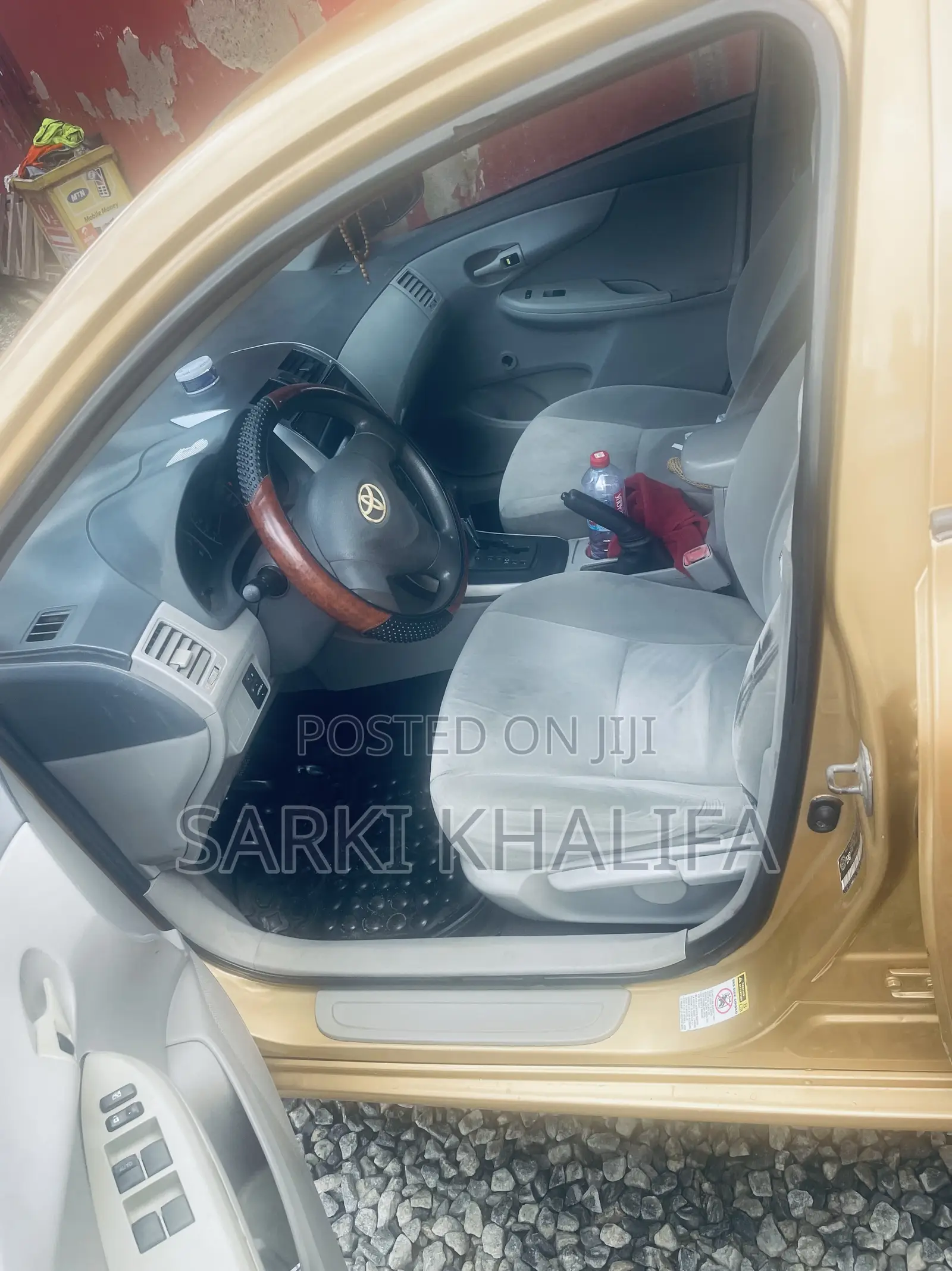 Toyota Corolla LE 4dr Sedan (1.8L 4cyl 4A) 2010 Gold