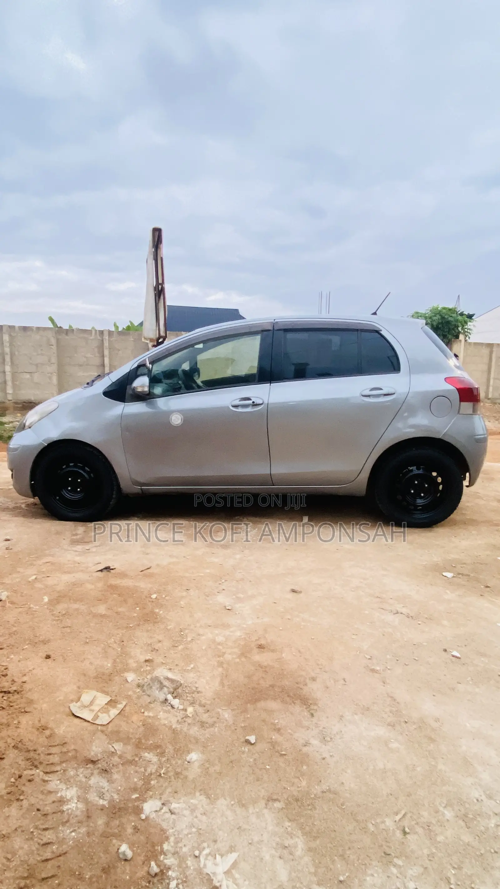 Toyota Vitz 1.0 FWD 5dr 2010 Gray