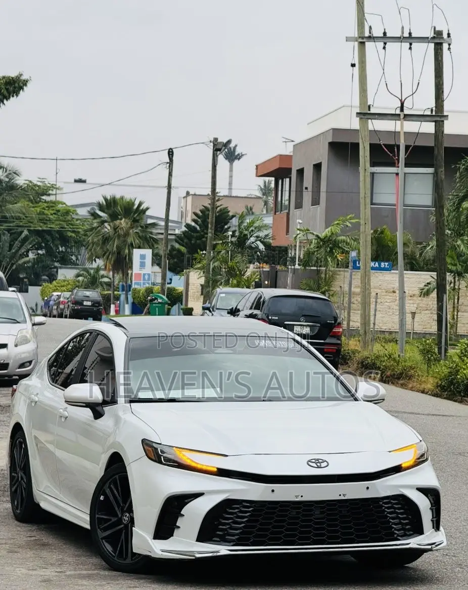 Toyota Camry 2025 White