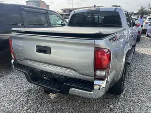 Toyota Tacoma SR5 2018 Gray