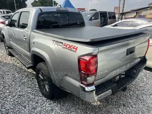 Toyota Tacoma SR5 2018 Gray