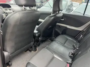Toyota Yaris Base Hatchback 5dr 2010 Gray