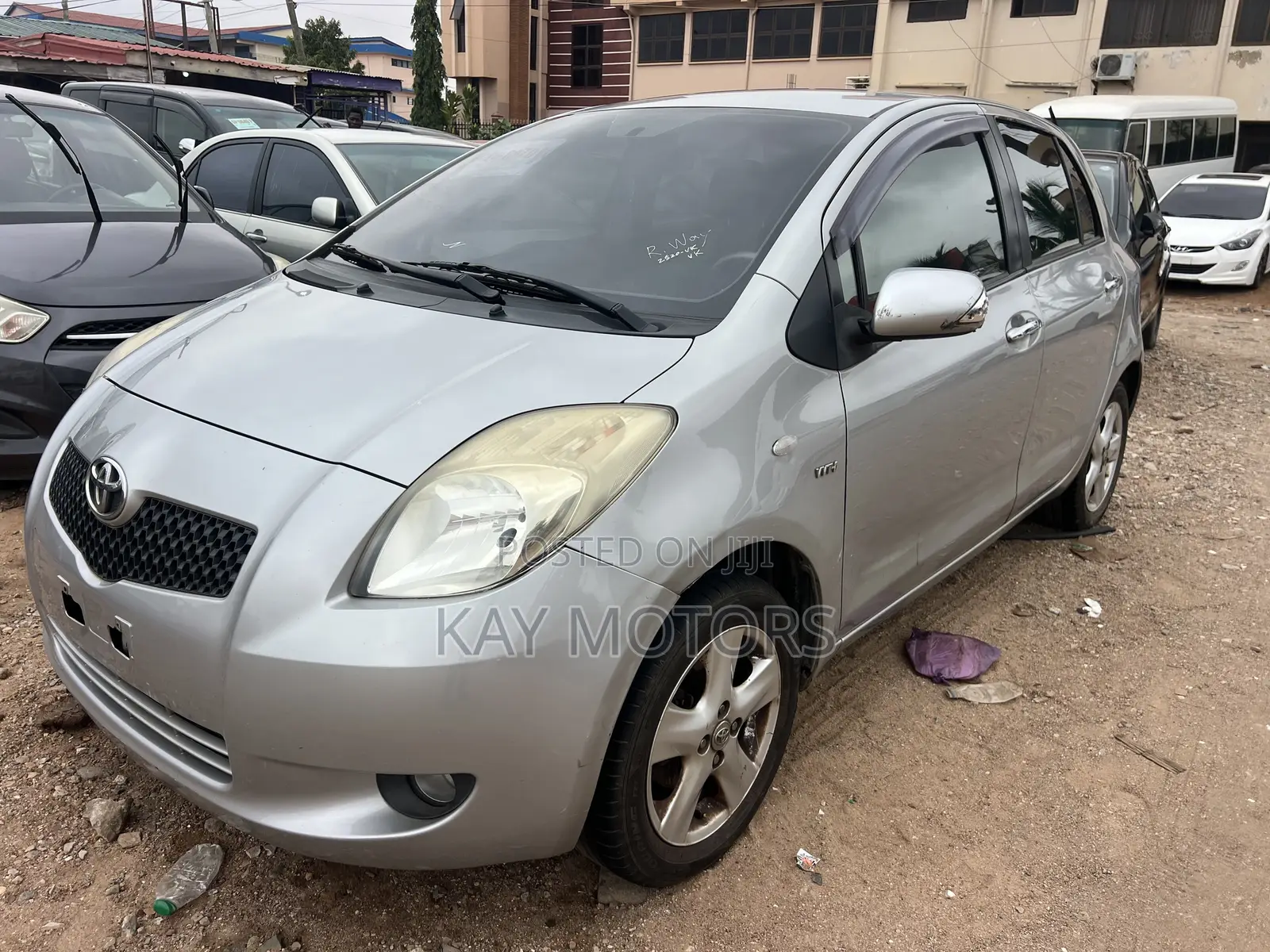 Toyota Yaris Base Hatchback 5dr 2010 Gray