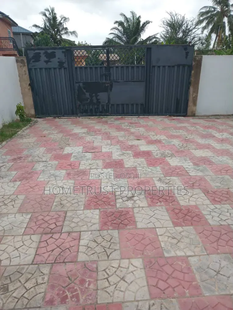 4bdrm House in Amasaman Satellite for sale
