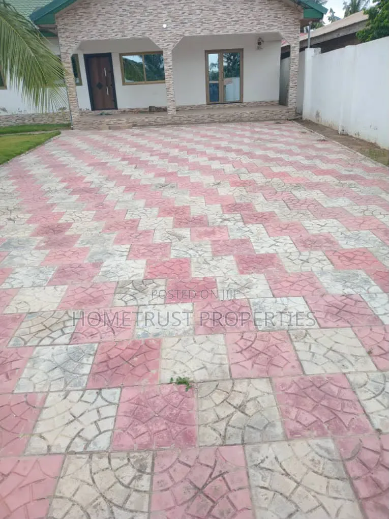 4bdrm House in Amasaman Satellite for sale